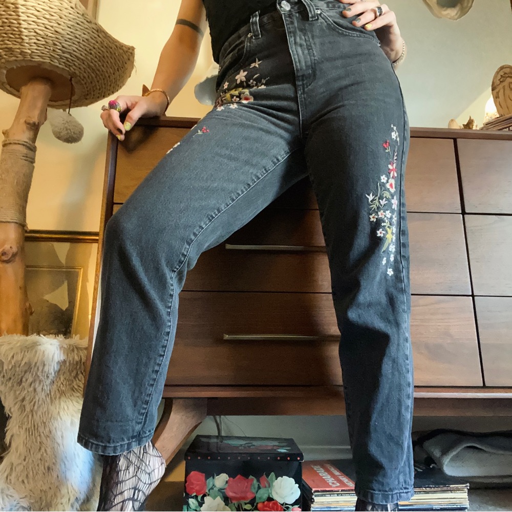 garage jeans black dark floral embroidered mom jeans / size 3